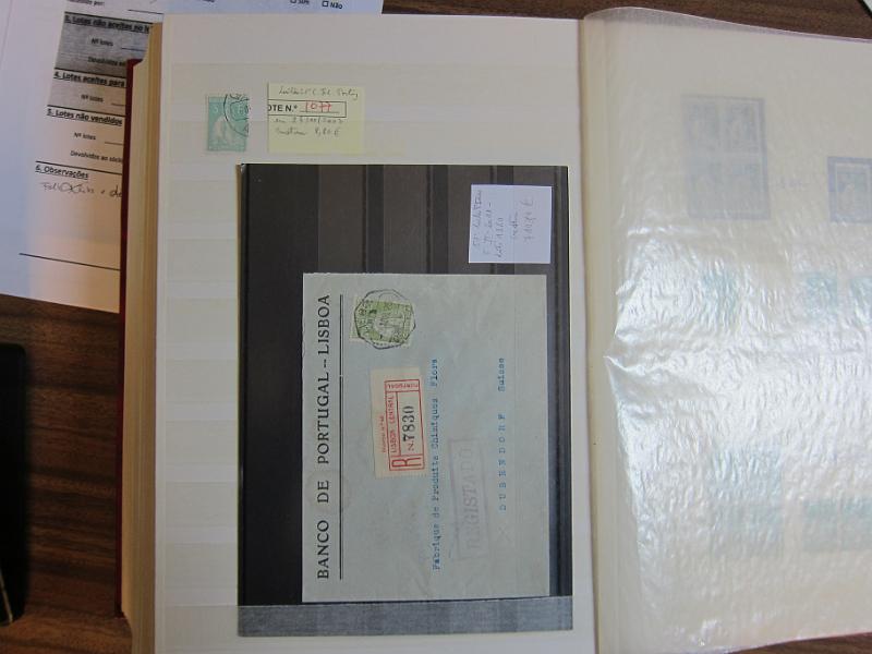 0007 (55).JPG -     Lote:    7      Ceres      Lotes Especiais       Descrição:         1924/26 &mdash; Ceres. Novas taxas e cores. Colecção em classificador, com selos novos e usados, simples e em múltiplos. Série em quadras, Variedades de clichés e erros. Inclui 7 provas e 37 exemplares, entre cartas e postais ilustrados, em todas as taxas, com excepção dos valores de 10E e 20E. 95% dos selos novos em excelente estado sem sinal de charneira. Todas as cartas de grande qualidade e em bom estado de conservação. Acompanham muitos desenhos de autoria de Eduardo Silva. Valor de catálogo dos selos novos de &euro; 32.000,00.        Lote       Valor Base:     &euro; 8.000,00     Valor Venda:     &euro; 8.000,00     
